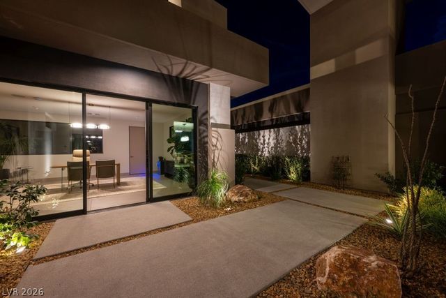 12 Chisel Crest Court, Henderson, NV 89012