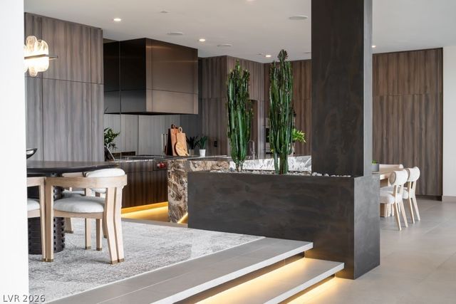 12 Chisel Crest Court, Henderson, NV 89012