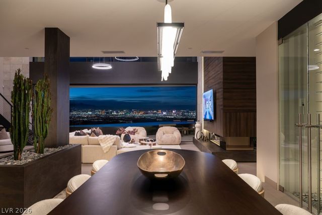 12 Chisel Crest Court, Henderson, NV 89012