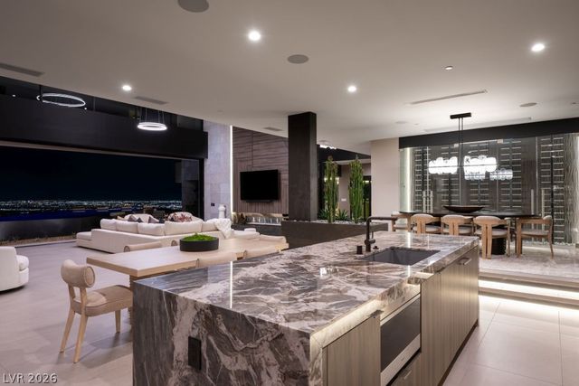 12 Chisel Crest Court, Henderson, NV 89012