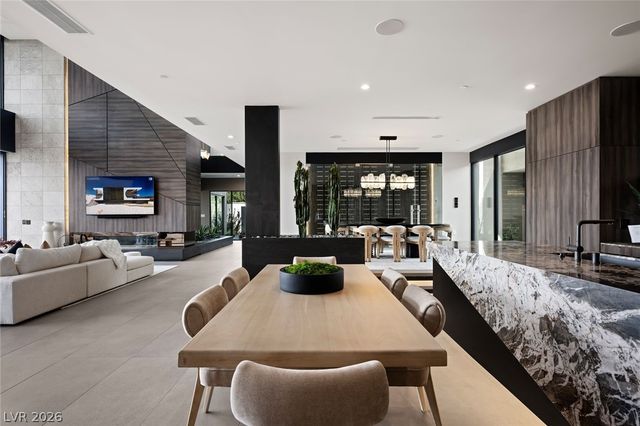 12 Chisel Crest Court, Henderson, NV 89012