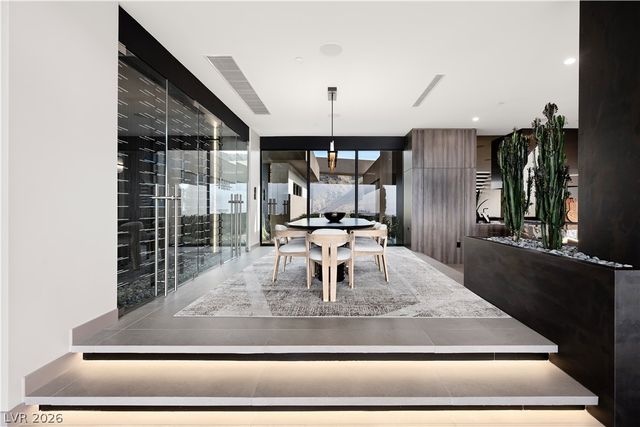 12 Chisel Crest Court, Henderson, NV 89012