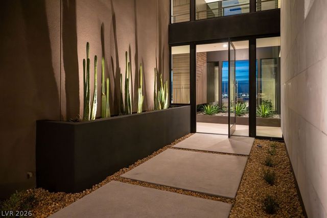 12 Chisel Crest Court, Henderson, NV 89012