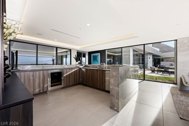 12 Chisel Crest Court, Henderson, NV 89012