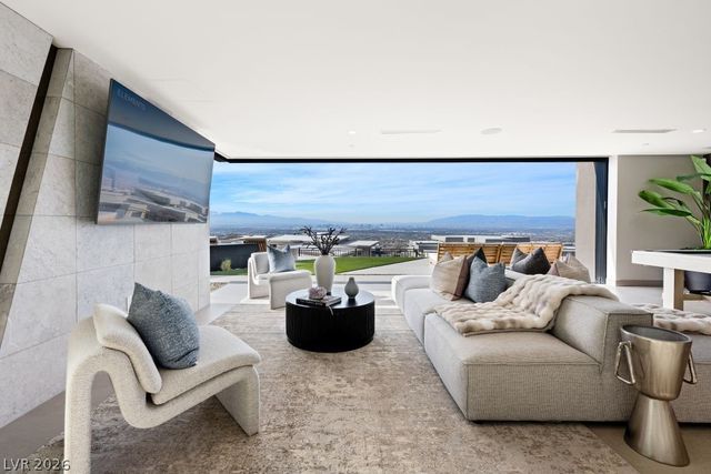 12 Chisel Crest Court, Henderson, NV 89012