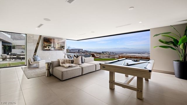 12 Chisel Crest Court, Henderson, NV 89012