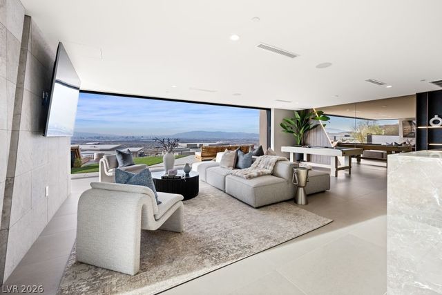 12 Chisel Crest Court, Henderson, NV 89012