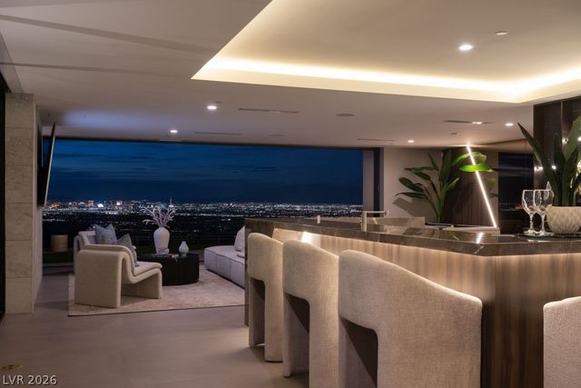 12 Chisel Crest Court, Henderson, NV 89012