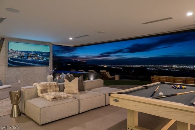 12 Chisel Crest Court, Henderson, NV 89012