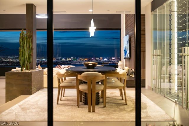 12 Chisel Crest Court, Henderson, NV 89012