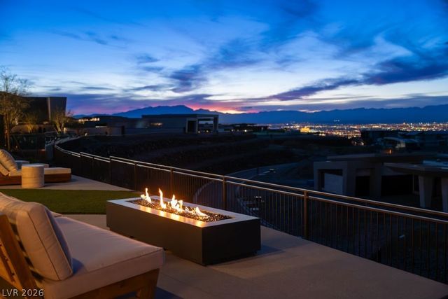 12 Chisel Crest Court, Henderson, NV 89012