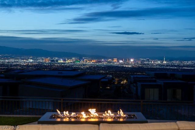 12 Chisel Crest Court, Henderson, NV 89012