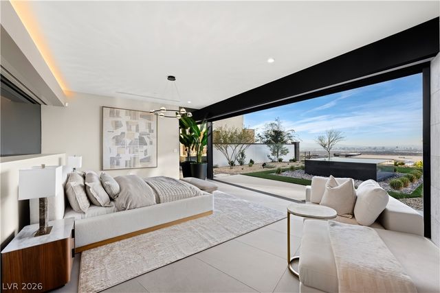 12 Chisel Crest Court, Henderson, NV 89012