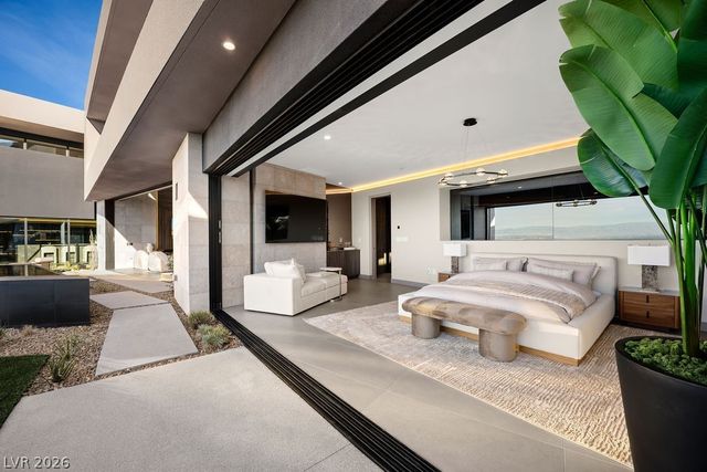 12 Chisel Crest Court, Henderson, NV 89012