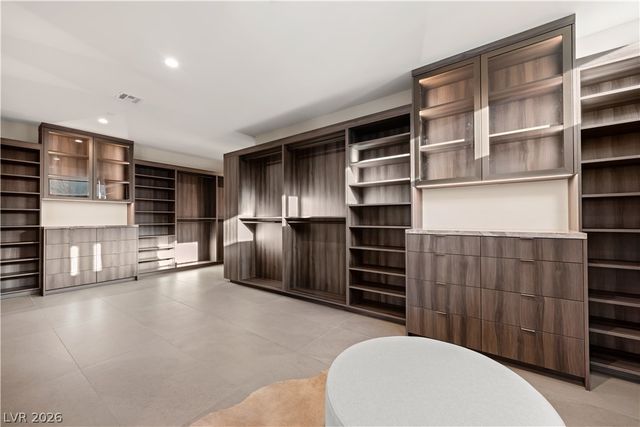 12 Chisel Crest Court, Henderson, NV 89012