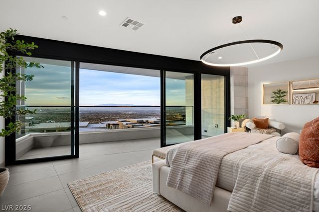 12 Chisel Crest Court, Henderson, NV 89012