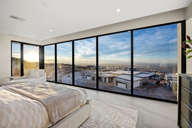 12 Chisel Crest Court, Henderson, NV 89012