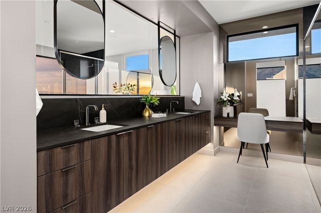 12 Chisel Crest Court, Henderson, NV 89012