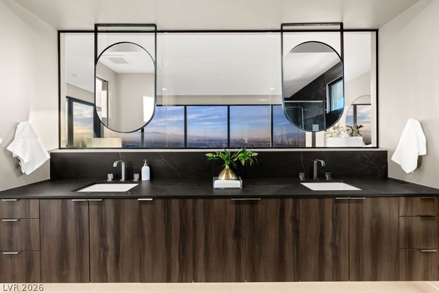 12 Chisel Crest Court, Henderson, NV 89012