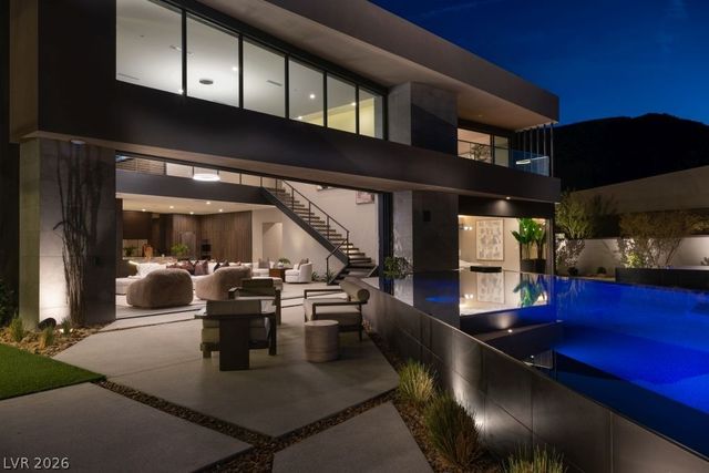 12 Chisel Crest Court, Henderson, NV 89012