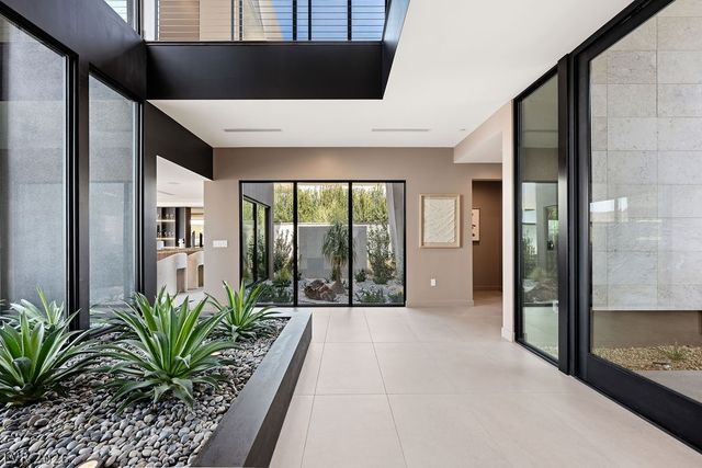 12 Chisel Crest Court, Henderson, NV 89012