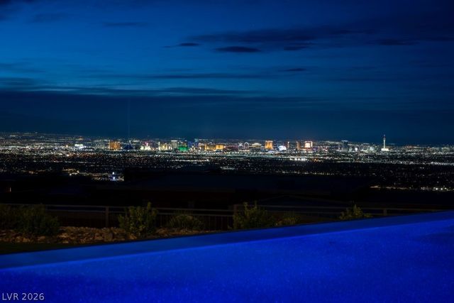 12 Chisel Crest Court, Henderson, NV 89012