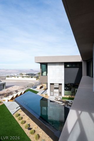 12 Chisel Crest Court, Henderson, NV 89012