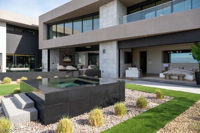 12 Chisel Crest Court, Henderson, NV 89012