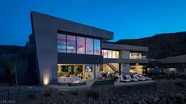 12 Chisel Crest Court, Henderson, NV 89012