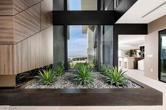 12 Chisel Crest Court, Henderson, NV 89012