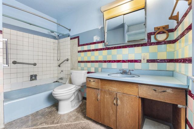 1029 W 7TH AVENUE, Oshkosh, WI 54902
