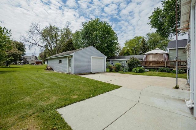 1029 W 7TH AVENUE, Oshkosh, WI 54902