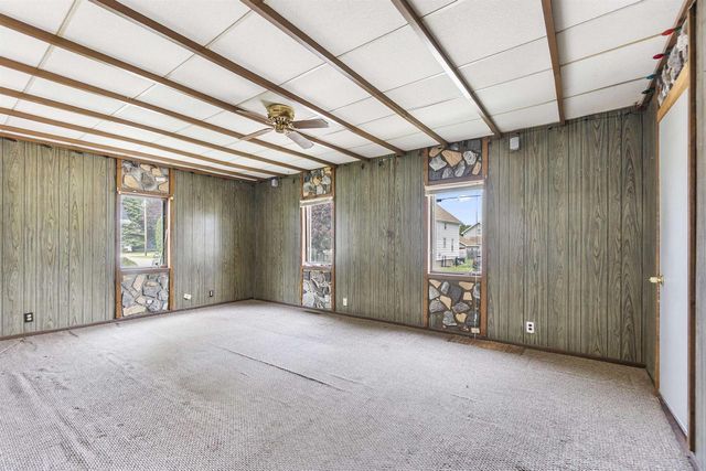 1029 W 7TH AVENUE, Oshkosh, WI 54902