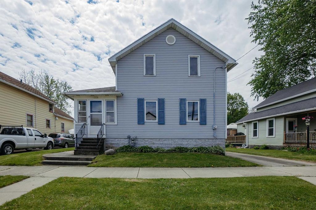 1029 W 7TH AVENUE, Oshkosh, WI 54902