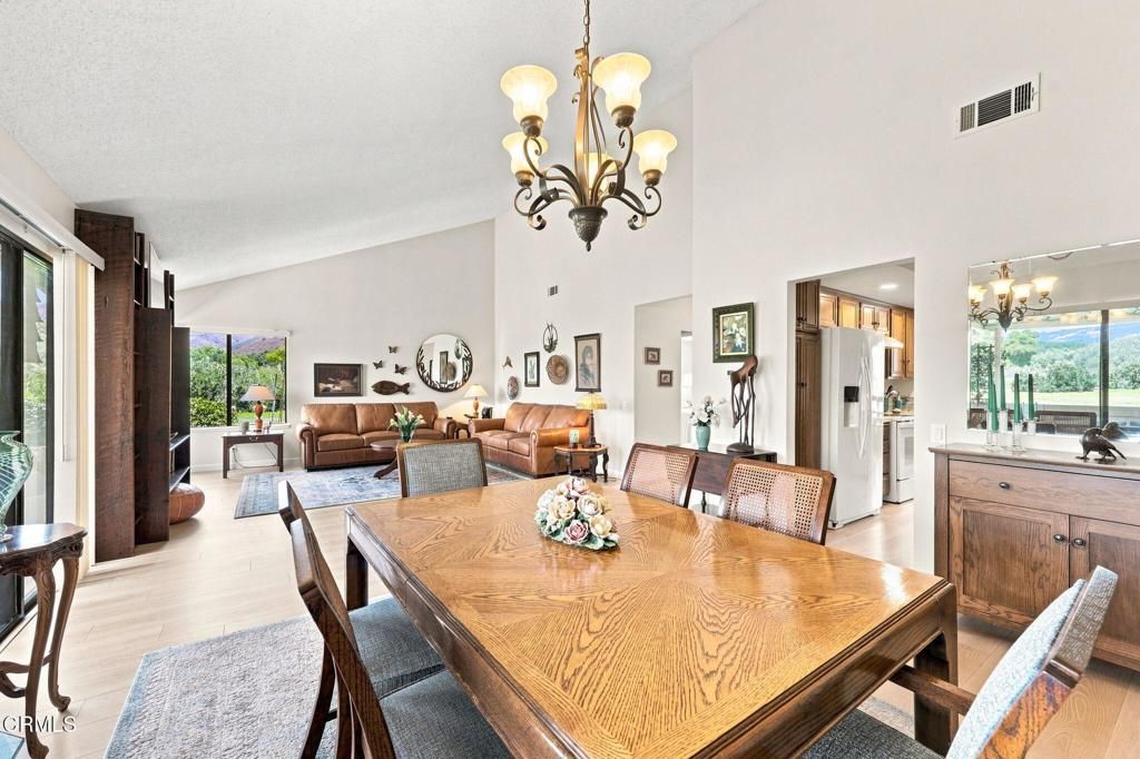 Image 10 of property listing at 42062 Village 42, Camarillo, CA 93012