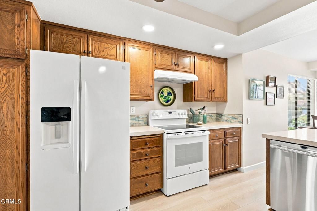Image 12 of property listing at 42062 Village 42, Camarillo, CA 93012