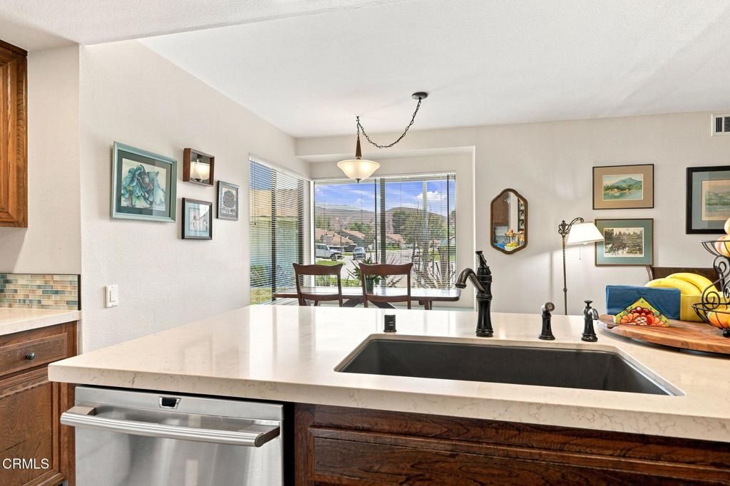 Image 13 of property listing at 42062 Village 42, Camarillo, CA 93012