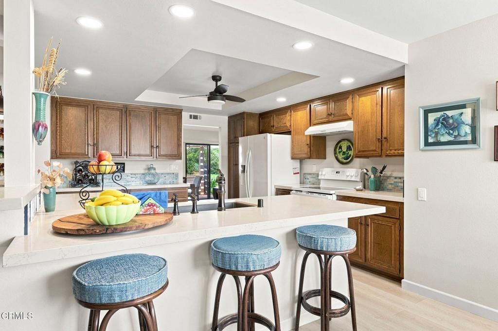 Image 16 of property listing at 42062 Village 42, Camarillo, CA 93012