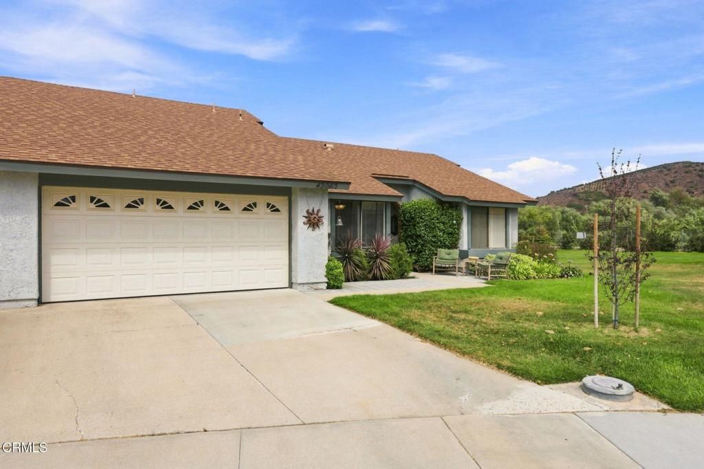 Image 2 of property listing at 42062 Village 42, Camarillo, CA 93012