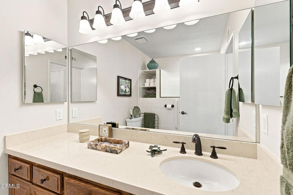 Image 28 of property listing at 42062 Village 42, Camarillo, CA 93012