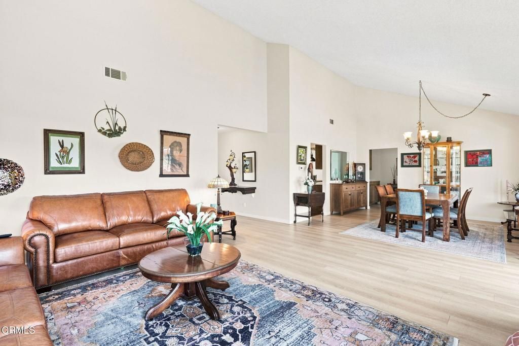 Image 6 of property listing at 42062 Village 42, Camarillo, CA 93012
