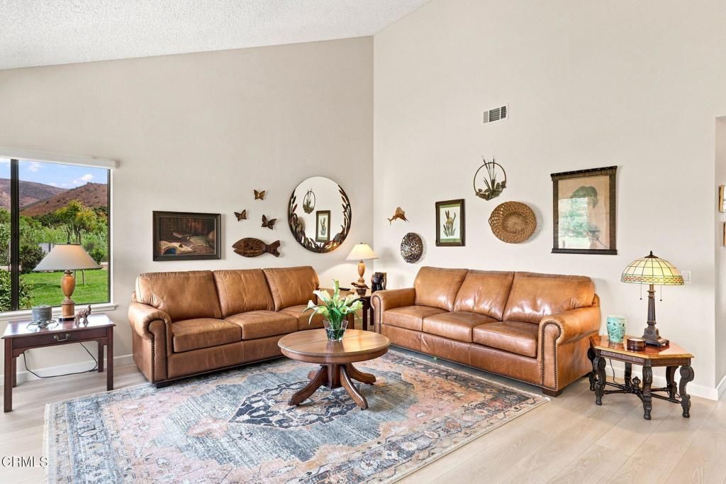 Image 8 of property listing at 42062 Village 42, Camarillo, CA 93012