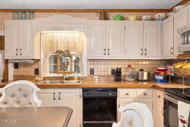 594 New Bethel Road, Piney Flats, TN 37686