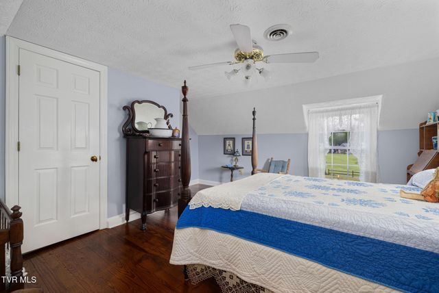 594 New Bethel Road, Piney Flats, TN 37686