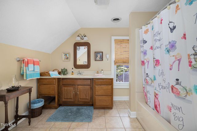 594 New Bethel Road, Piney Flats, TN 37686
