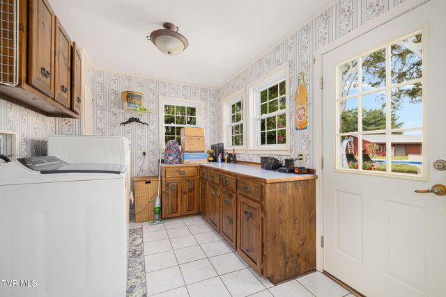 594 New Bethel Road, Piney Flats, TN 37686