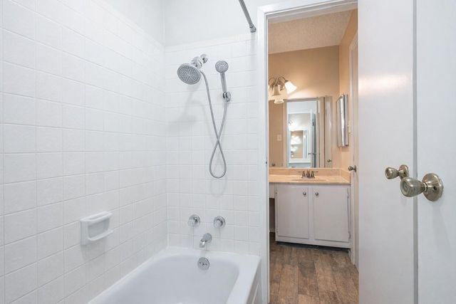 7069 N Holiday Drive, Galveston, TX 77550