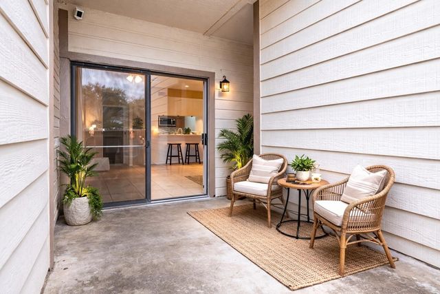 7069 N Holiday Drive, Galveston, TX 77550