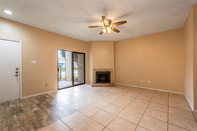 7069 N Holiday Drive, Galveston, TX 77550