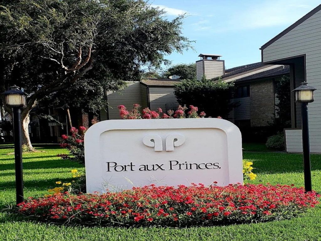 7069 N Holiday Drive, Galveston, TX 77550